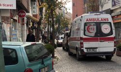 Ters yönden gelen plakasız otomobil ambulansın ilerlemesini engelledi