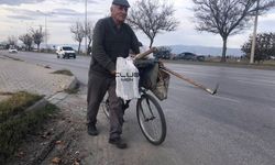 84 yaşında pedal çevirerek geçimini sağlıyor