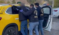 Eskişehir girişinde 558 bin liralık dolandırıcı yakalandı