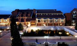 Anadolu Üniversitesi Kütüphanesi 7/24 öğrencilerin yanında