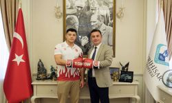 Milli sporcudan Dökmeci’ye ziyaret