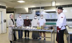 Üniversite öğrencileri Eskişehir'in yöresel lezzetleri için mutfağa girdi
