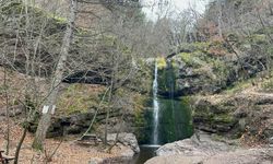 Beşikderesi Şelalesi’nde kış manzarası