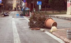 Kentte oluşan fırtına yağmurla beraber şiddetini arttırdı