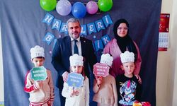 Minik öğrencilerin harfleri bitirme sevinci