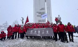 Metristepe’de 18 yıllık vefa: AKUT, İnönü Zaferi’ni kar altında kutladı