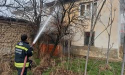 Günyüzü ilçesindeki yangında ev kullanılamaz hale geldi