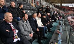 Vali Erdinç Yılmaz, Eskişehirspor'un Altay maçını tribünden takip etti