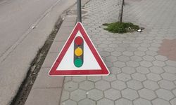 Eskişehir'de vatandaş tepkili: Bir haftadır yerine takılmadı