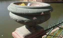 Eskişehir'de saksıları bile çöple doldurdular