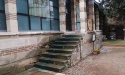 Eskişehir'de tarihi külliye dökülüyor