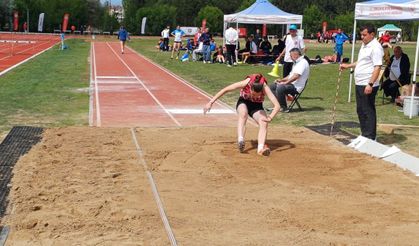 Eskişehir'deki U16 Atletizm yarışmacıları ödüllerine kavuştu