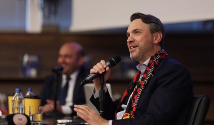 Bakan Bayraktar Eskişehir'de gençlerle buluştu