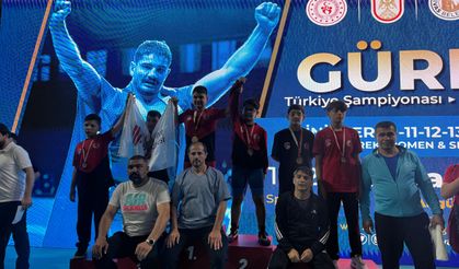 Eskişehirli güreşçiler Sivas’tan madalyalarla döndü