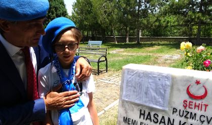 Karne sevincini şehit babasının mezarı başında yaşadı