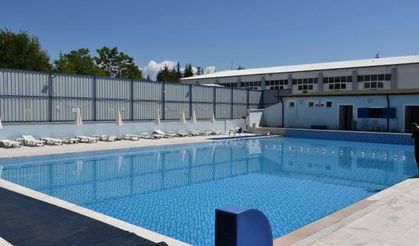 Söğüt'te yüzme havuzu hizmete açıldı