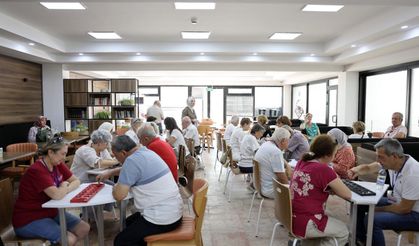 Kıdemli vatandaşlar turnuva heyecanı yaşadı