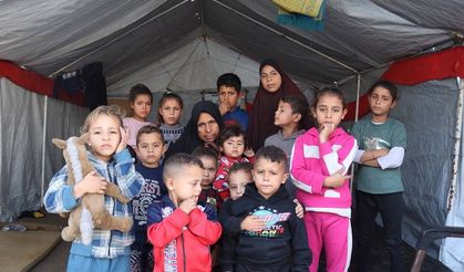 İsrail saldırılarında 5 çocuğunu kaybeden Filistinli kadın, 36 torununa bakıyor