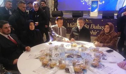 Bakan Yunaklı Eskişehir’de vatandaşlarla iftar açtı
