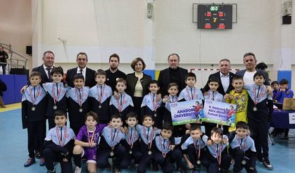 Minik yürekler sahaya indi, sporun coşkusu zirveye taştı
