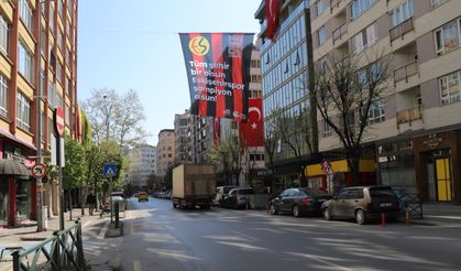 Büyükşehir şehri Eskişehirspor bayraklarıyla donattı!