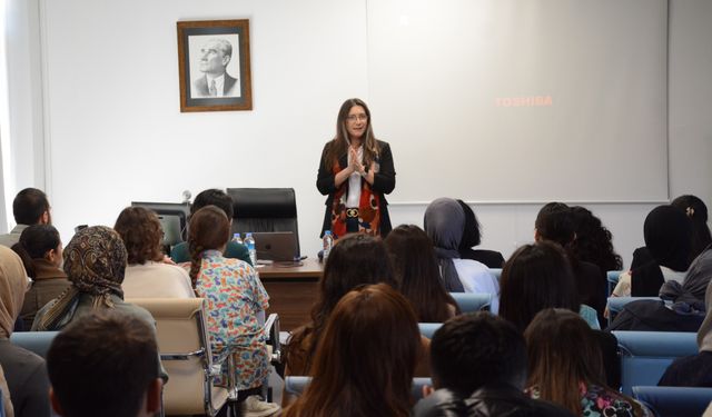 Anadolu Üniversitesi'nde dil semineri