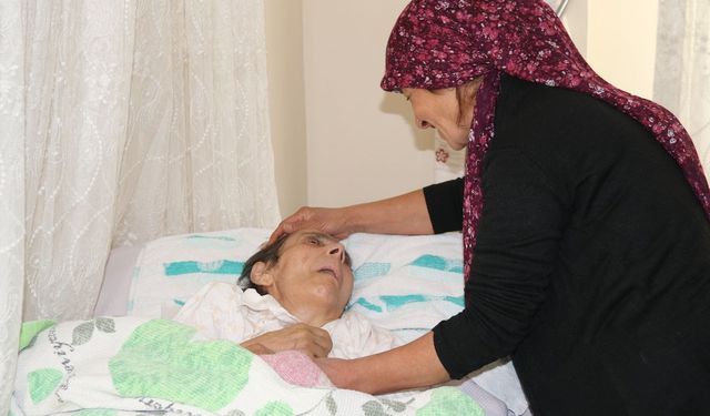 Eskişehir'de vefa örneği: Annesini yalnız bırakmadı
