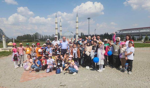 Çocuklar hem eğlendi hem sevindi
