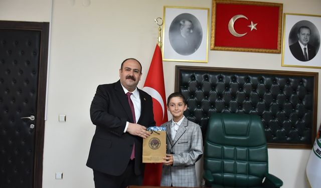 İnönü'de küçük başkan koltuğu devraldı
