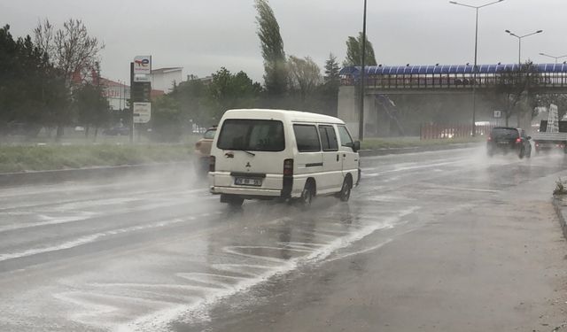 Eskişehir'de sağanak yağış etkili oldu!