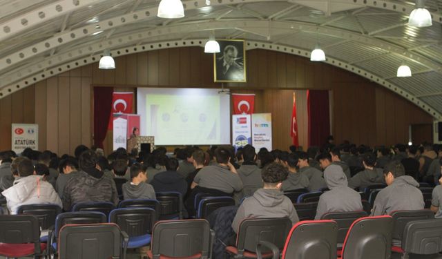 Lise öğrencilerine girişimcilik aktarımı