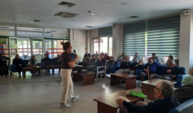 Yaşlılar dijital dolandırıcılığına yönelik bilgilendirdi