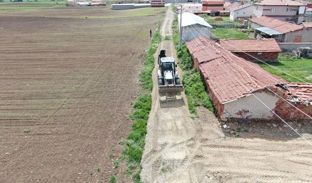 İnönü'de yol çalışmaları devam ediyor