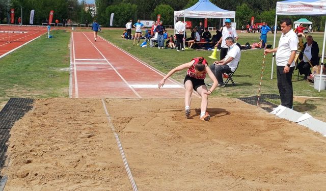 Eskişehir'deki U16 Atletizm yarışmacıları ödüllerine kavuştu