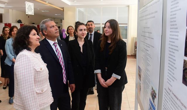 Anadolu Üniversitesi öğrencilerinin sergisi yürekleri fethetti