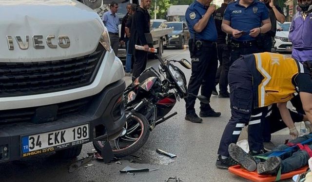 Eskişehir'de motosiklet ile kamyonet çarpıştı: 1 yaralı
