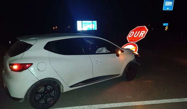 "Dur" levhasına çarparak durdu: 1 yaralı