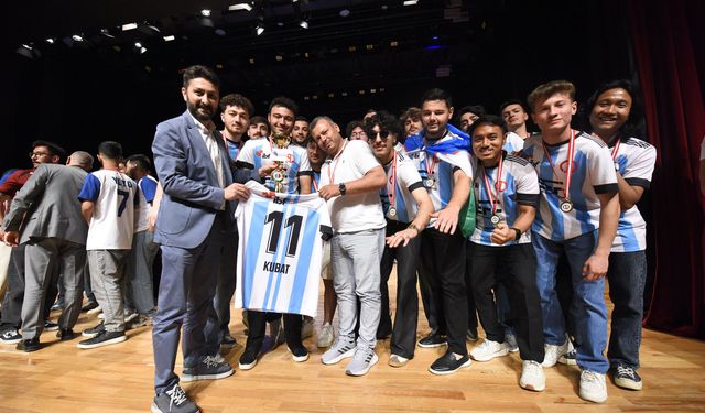 Şampiyonlar sahnede: Anadolu Üniversitesi’nde Spor Ödülleri Töreni
