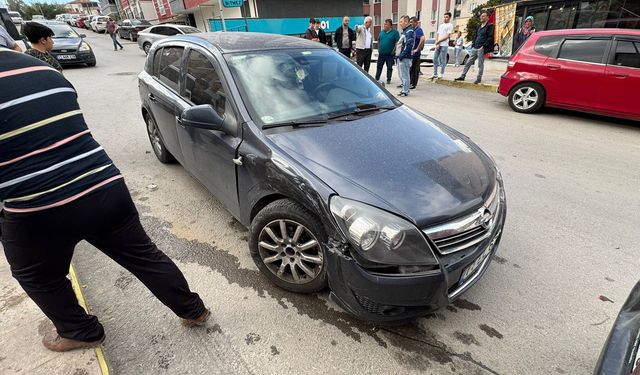 Atakent kavşağında yine kaza: Mahalleli çözüm bekliyor