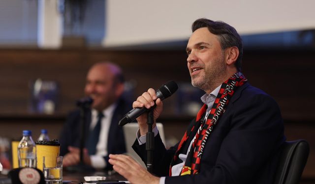 Bakan Bayraktar Eskişehir'de gençlerle buluştu