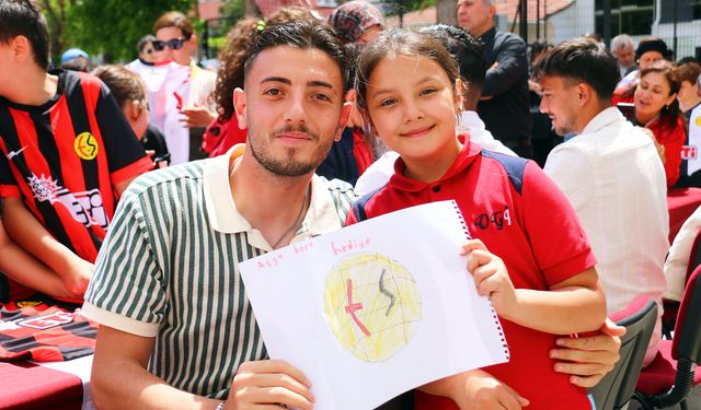 Kırmızı Şimşekler minik taraftarlarla buluştu
