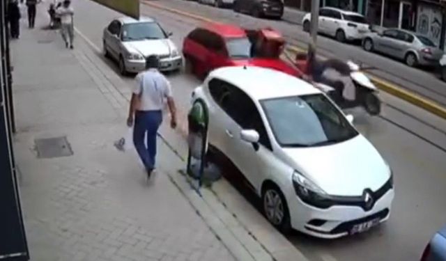 Eskişehir’de trafik kazası güvenlik kamerasında: Çarpıp kaçtı!