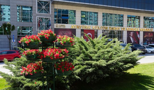Eskişehir’in refüjleri bahar renklerine büründü