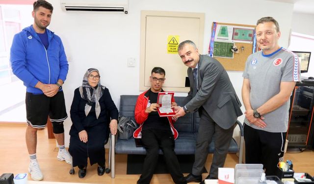 Eskişehir'li Milli Sporcu'ya anlamlı ziyaret