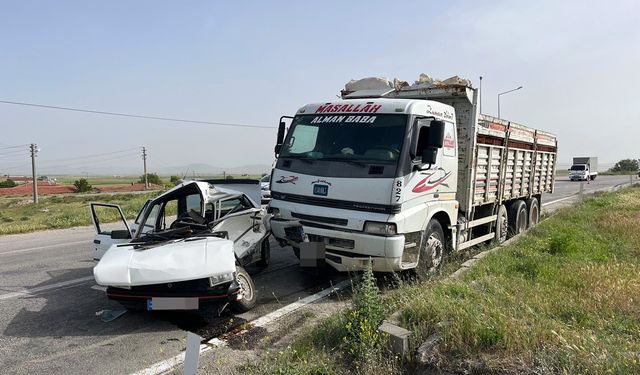 Kavşakta feci kaza: 1 ağır yaralı