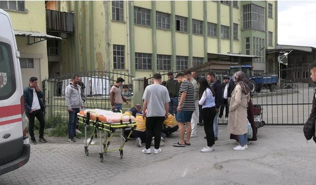 Motosiklet ile otomobil çarpıştı: 2 yaralı