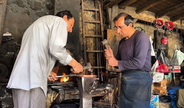İki kardeş kaybolmaya yüz tutan mesleği yaşatmaya çalışıyor