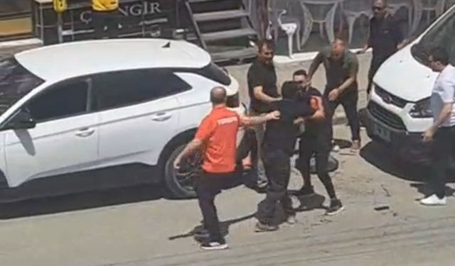 Akrabalar arasındaki tartışma kanlı bitti : 1'i ağır 3 kişi yaralandı