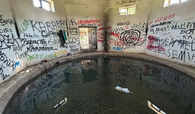 Bakımsızlığa rağmen suyu hâlâ temiz: Eskişehir Yenisofça Hamamı ilgi bekliyor