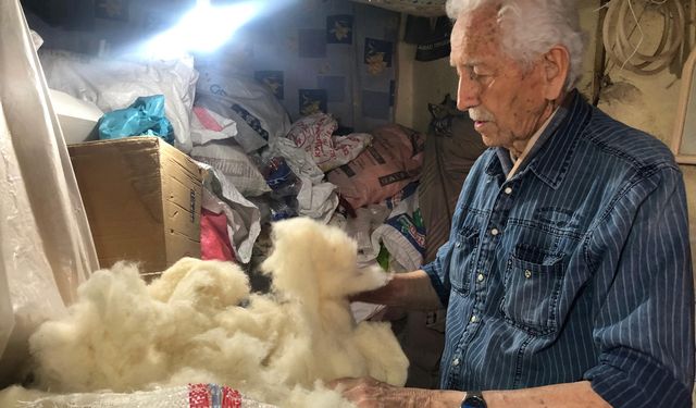 Eskişehir’de 50 yıllık tarakçı asırlık mesleği yaşatıyor